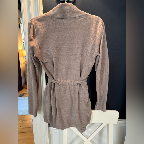 Barefoot Dreams CozyChic Ultra Lite Cardigan in Beach Rock Color size M - Picture 5 of 6